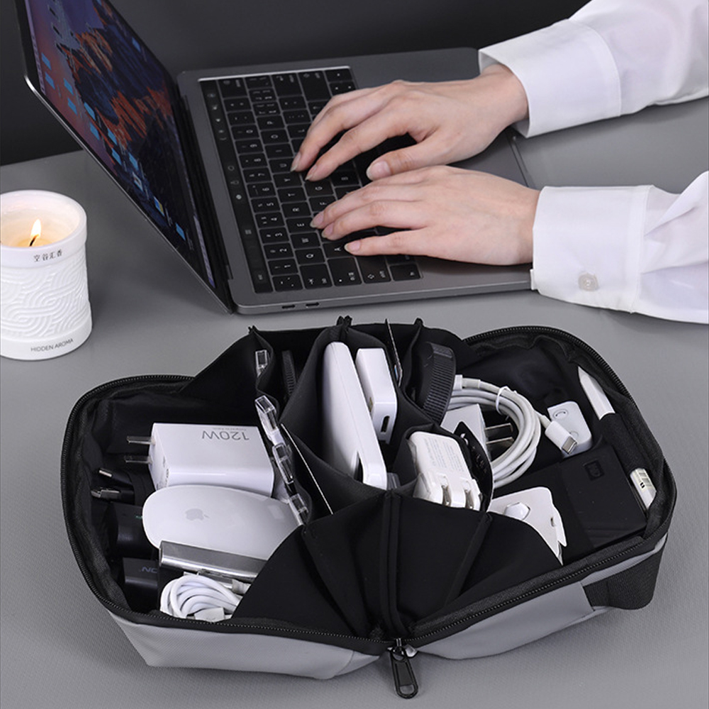 Tech Accessories Travel Organizer Pouch - 1 Buah Kantong Teknologi Perjalanan, Kotak