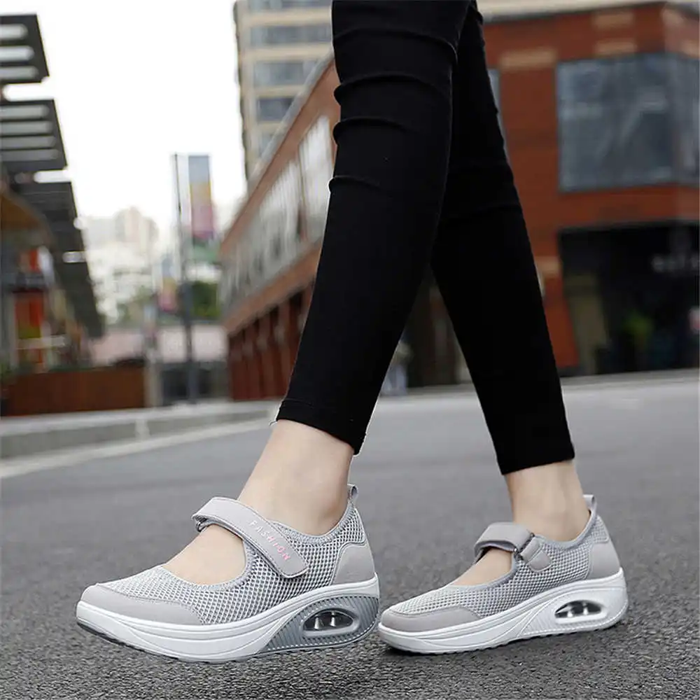 Tech Accessories To Buy - Sepatu Basket pria, sneaker olahraga warna